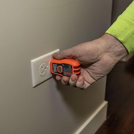Klein Tools ET310 AC Circuit Breaker Finder, Electric and Voltage Tester with Integrated GFCI Outlet Tester